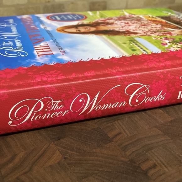NWOT Hardcover Pioneer Woman Cooks Cookbook - Picture 3 of 5